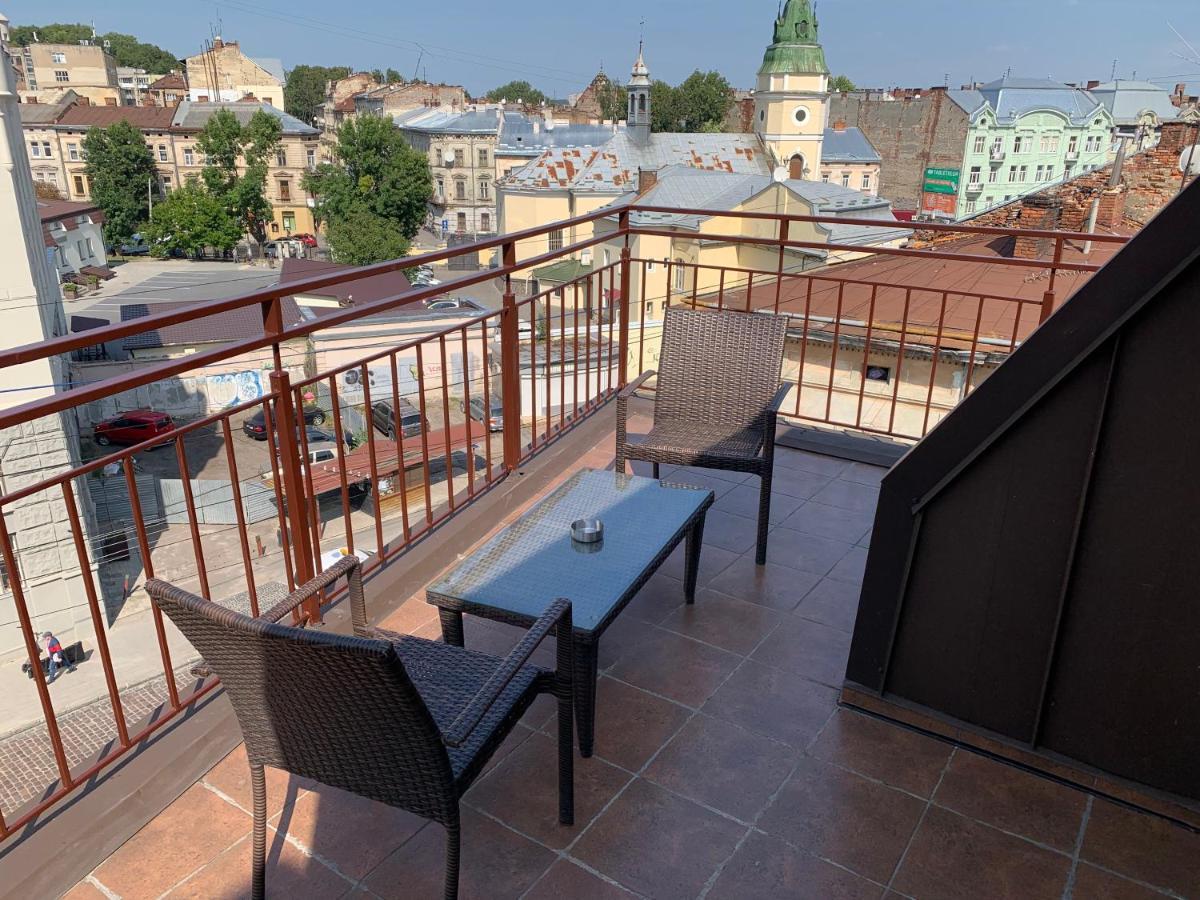 Hotel Cisar Lviv Extérieur photo